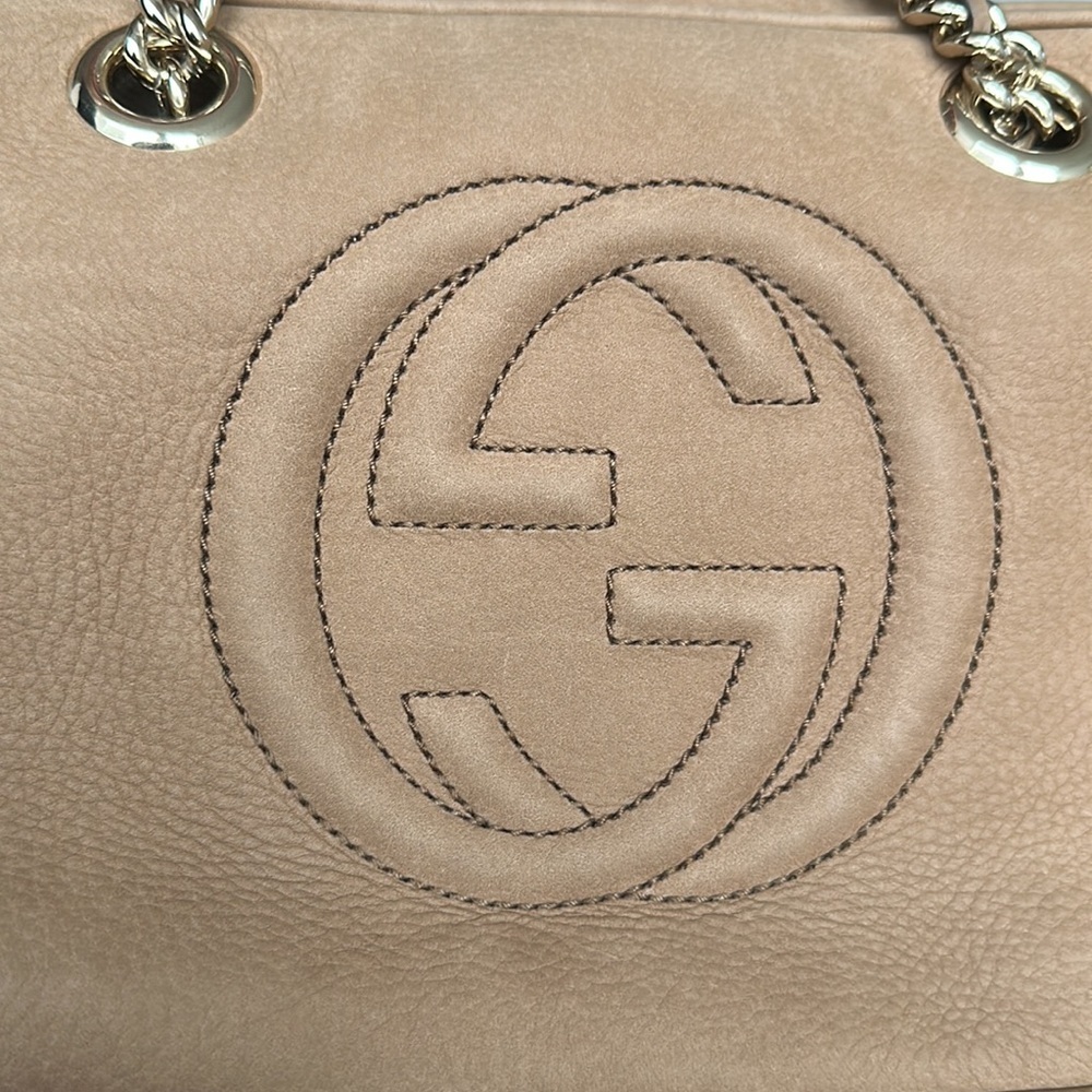 Gucci Soho Chain Zipped Shoulder Bag in Grained Leather with Tassel - Picture 9 of 12